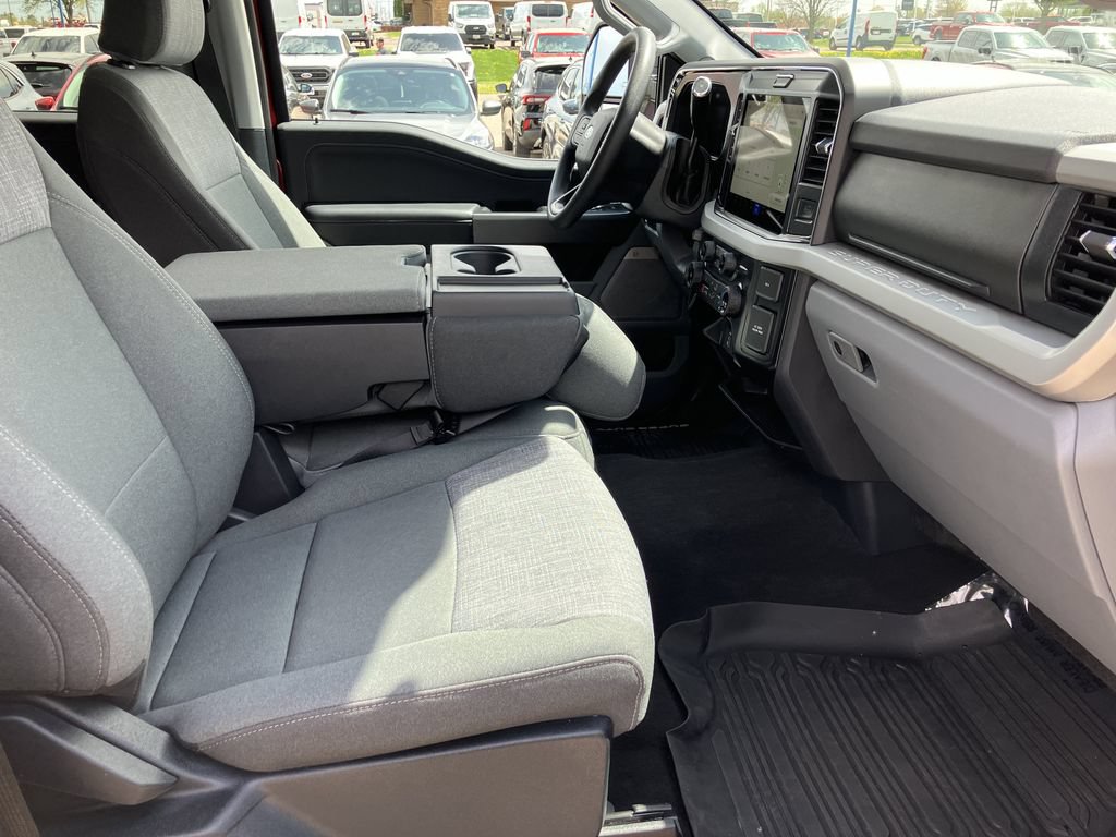 Used 2025 Ford F350 XLT w/ Black Appearance Package AWD/4WD image 15