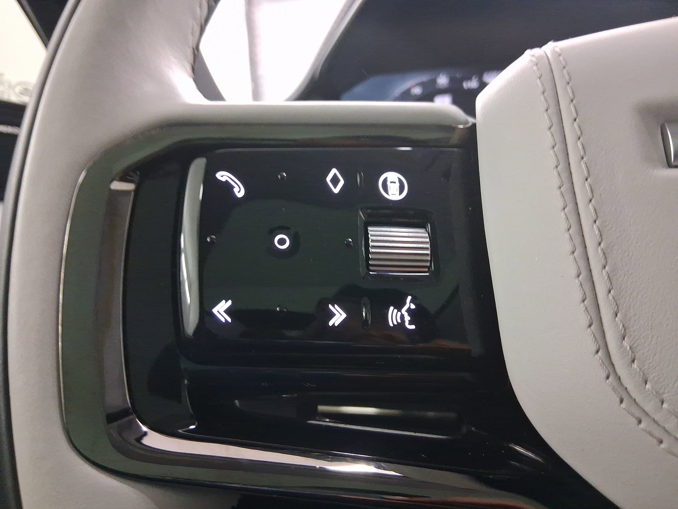 Used 2024 Land Rover Range Rover Sport Dynamic SE image 15