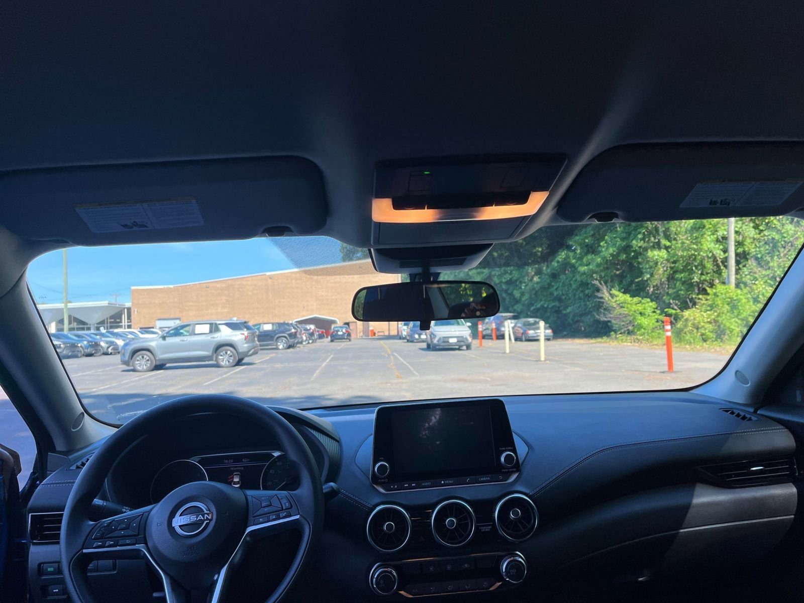 Used 2025 Nissan Sentra SV FWD image 31