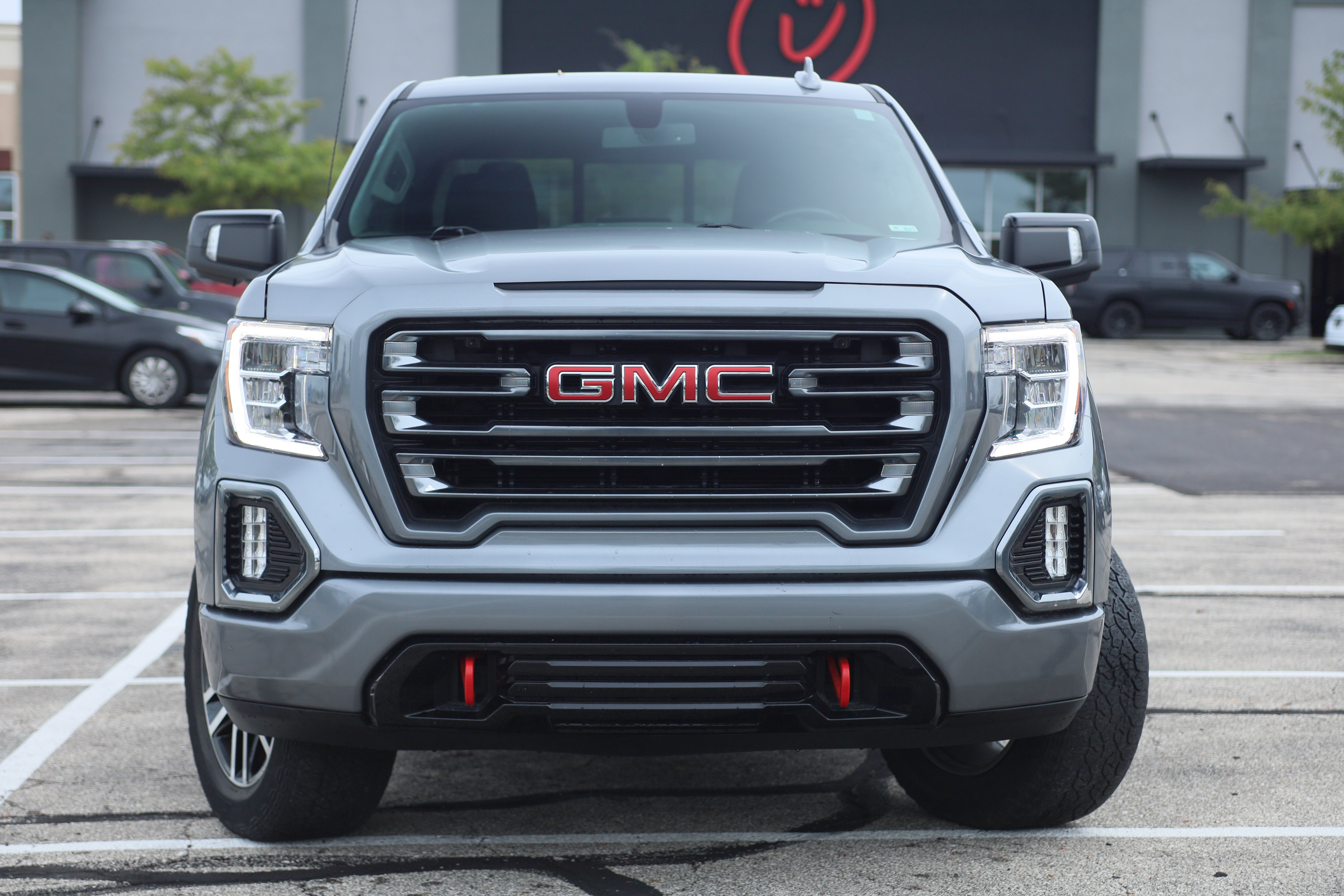 Used 2022 GMC Sierra 1500 AT4 w/ AT4 Preferred Package AWD/4WD image 2