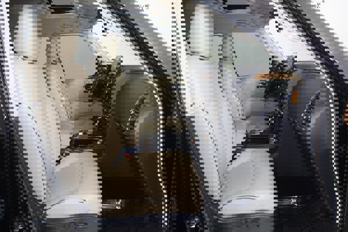 Used 2024 Nissan Armada SL w/ Captain's Chairs Package image 13