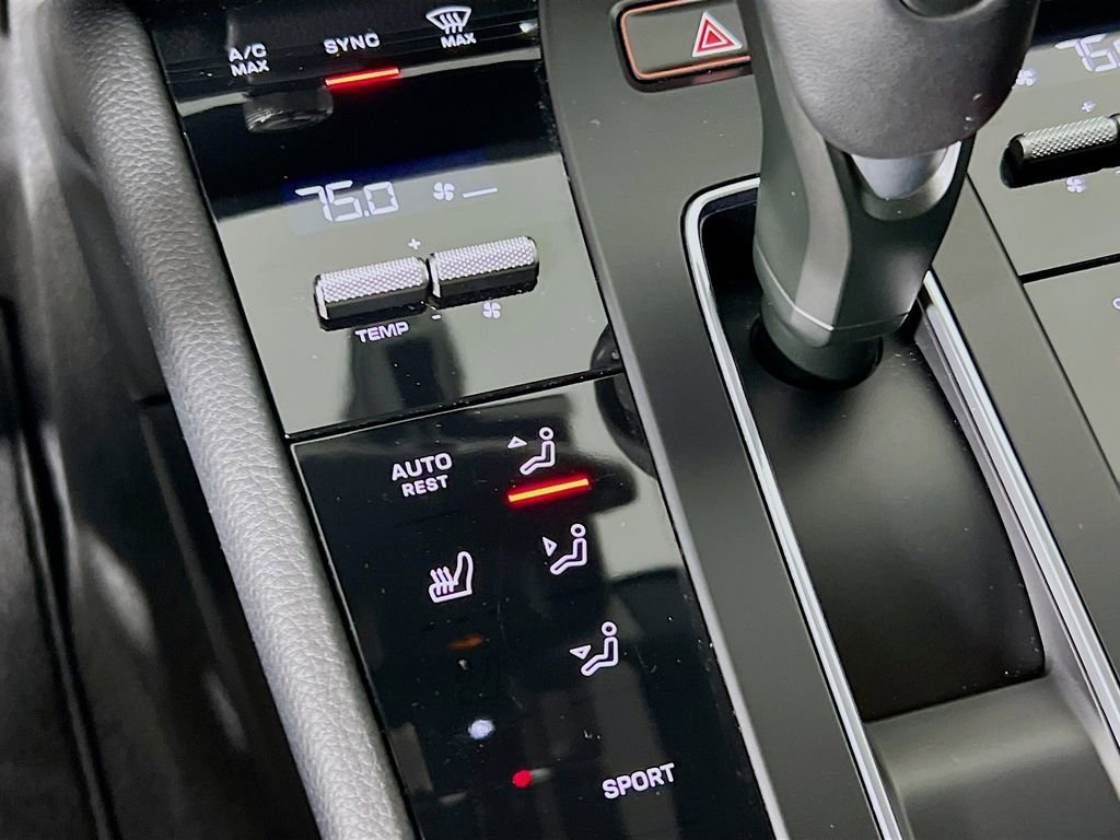 Certified 2023 Porsche Macan image 17