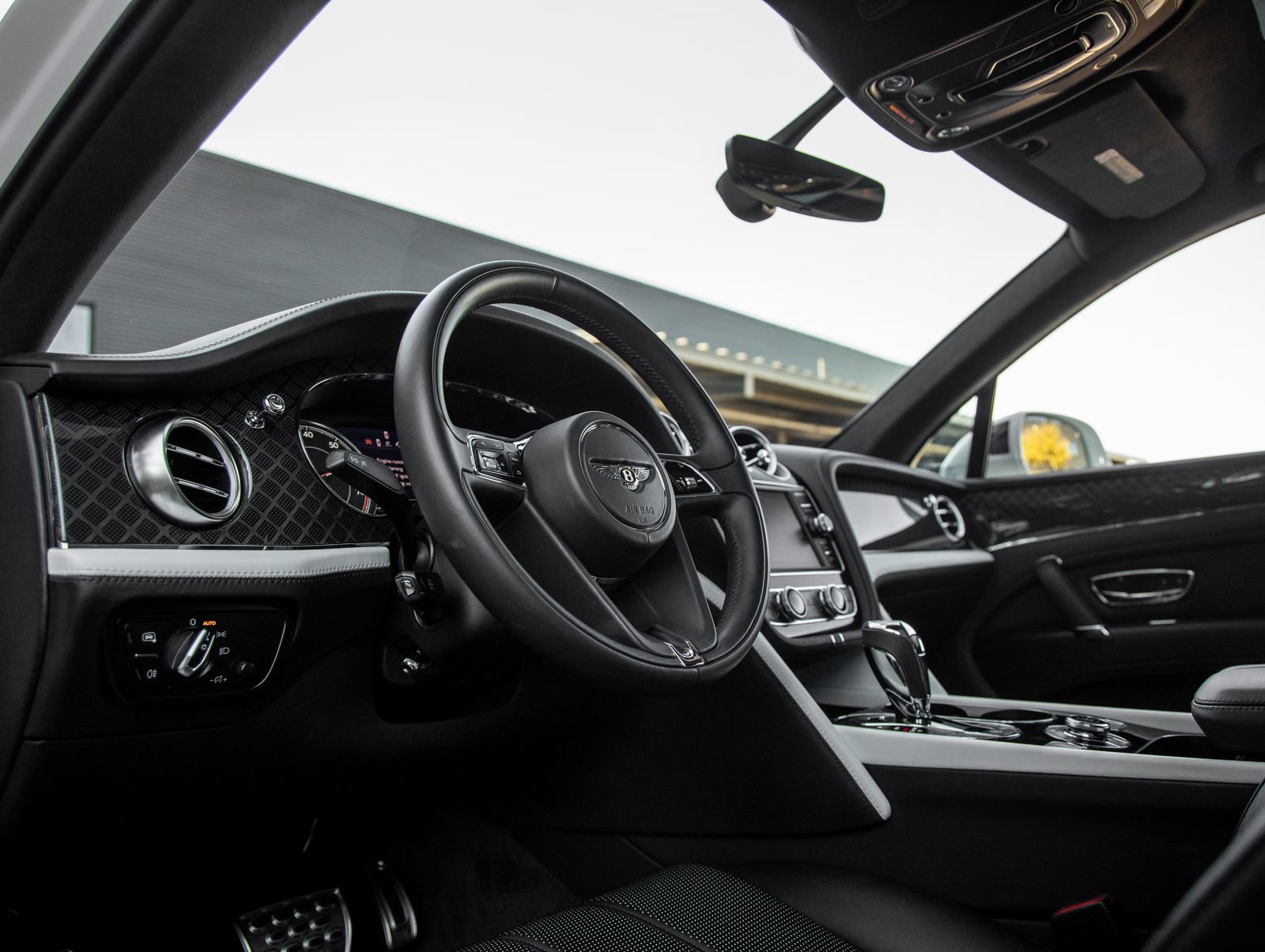 Used 2020 Bentley Bentayga AWD/4WD image 25