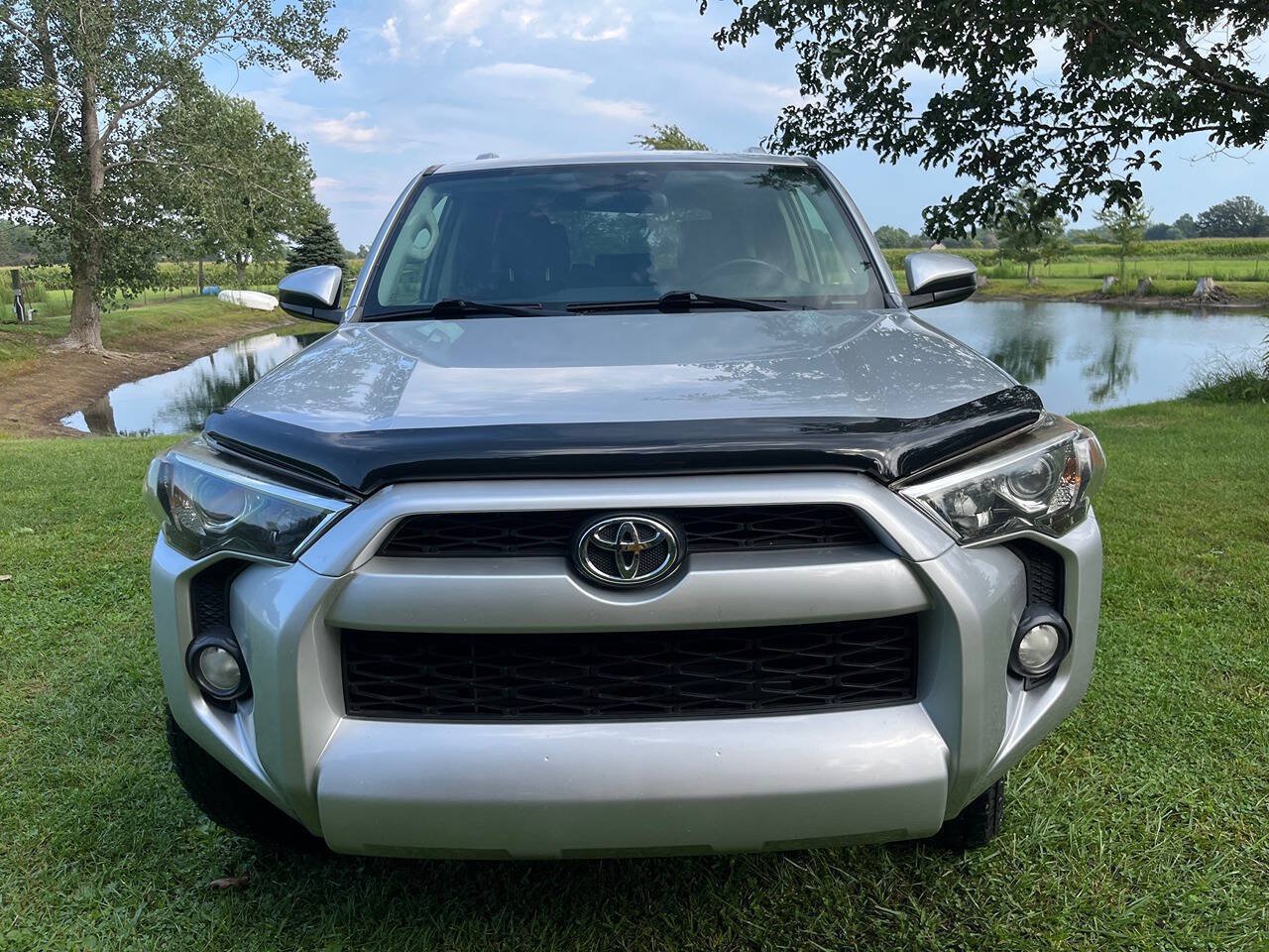 Used 2015 Toyota 4Runner SR5 AWD/4WD image 2