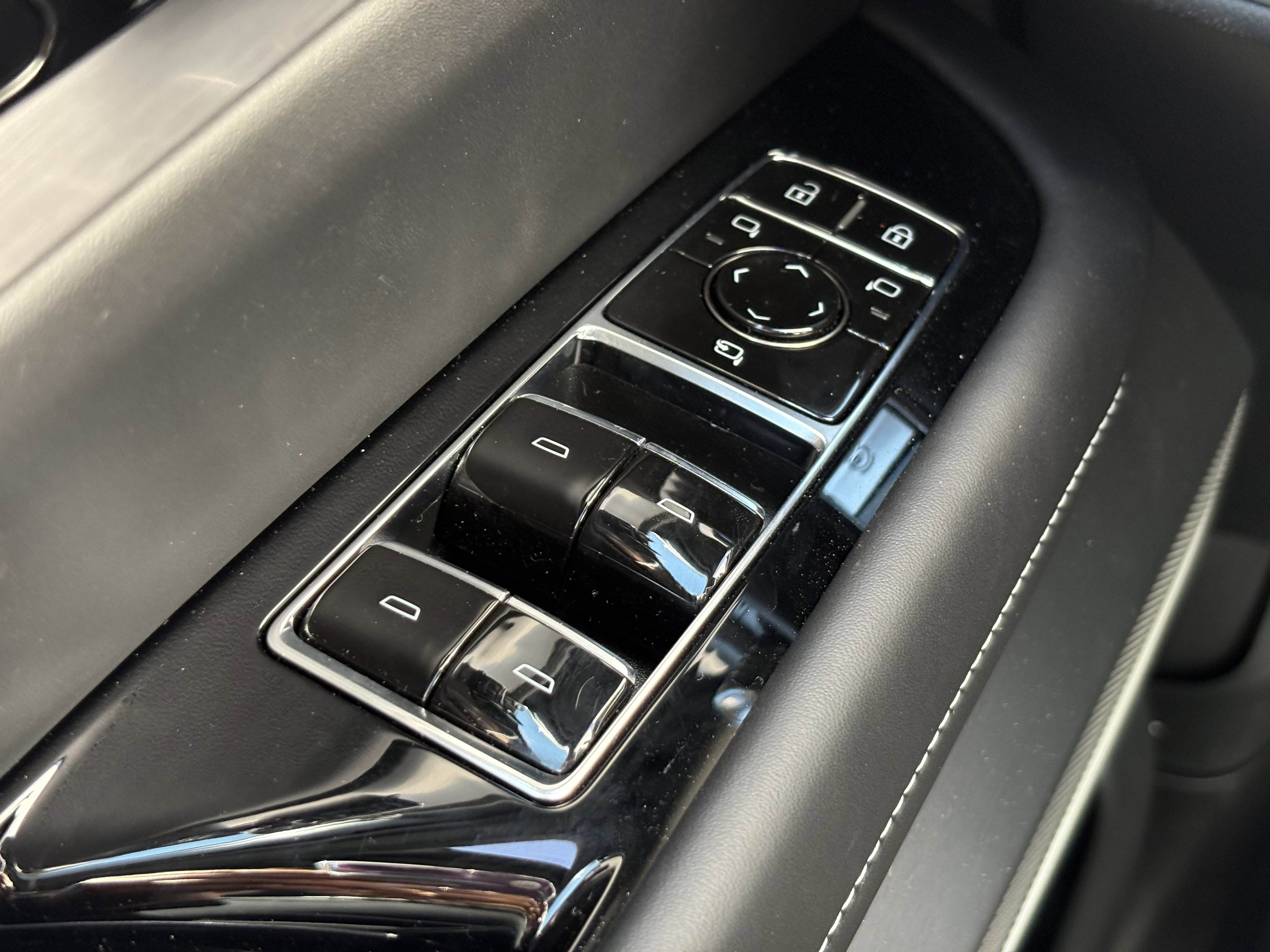 New 2026 Cadillac Vistiq Platinum image 32