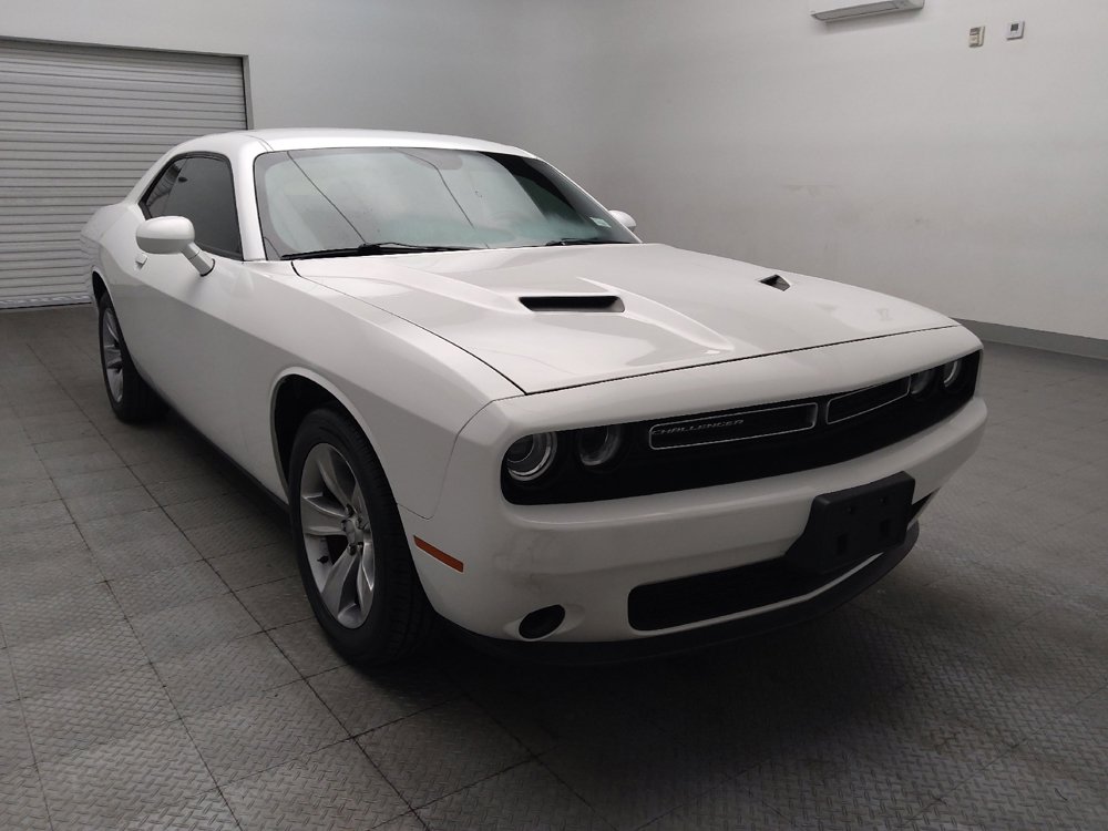 Used 2016 Dodge Challenger SXT RWD image 13