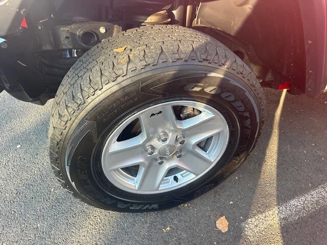 Used 2018 Jeep Wrangler Unlimited Sport image 25
