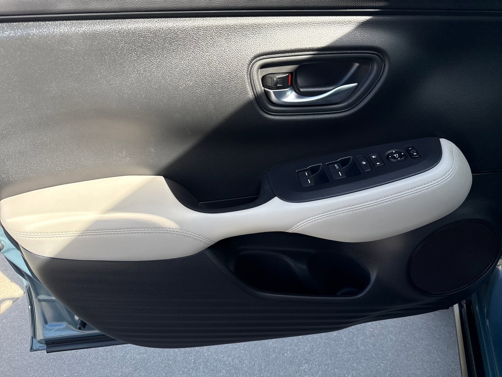 Used 2023 Honda HR-V LX image 18