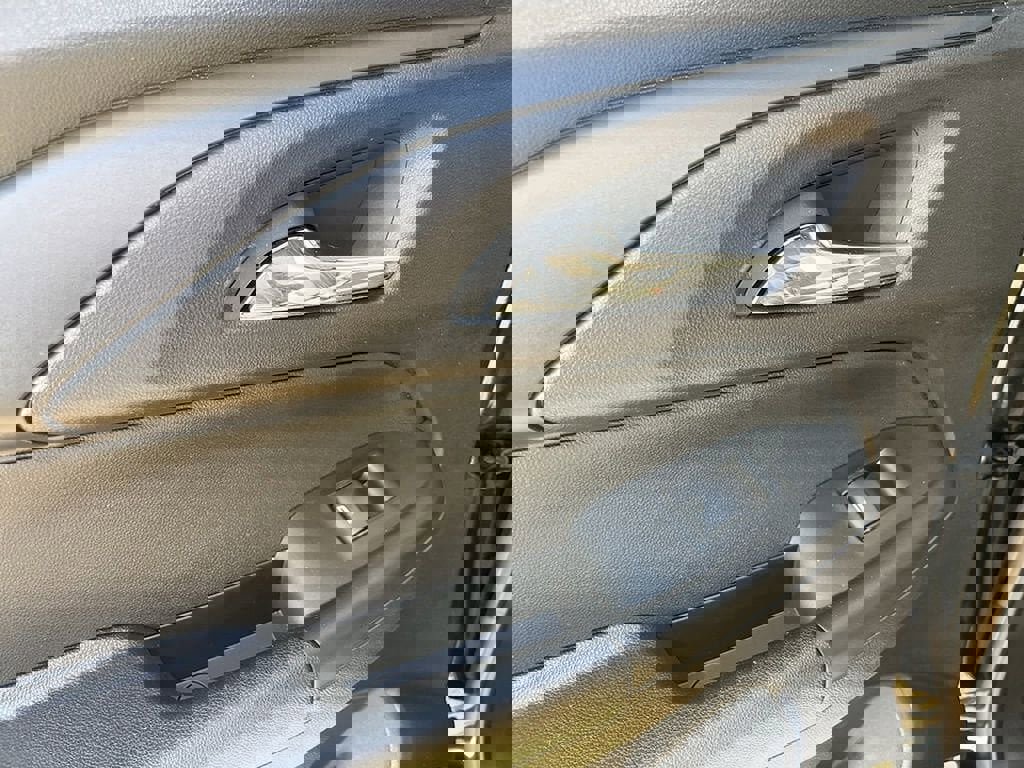 Used 2023 Chevrolet TrailBlazer LT w/ Convenience Package image 38