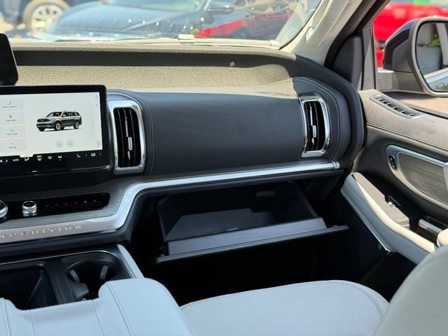 Used 2025 Ford Expedition Platinum w/ Driver's Package AWD/4WD image 42