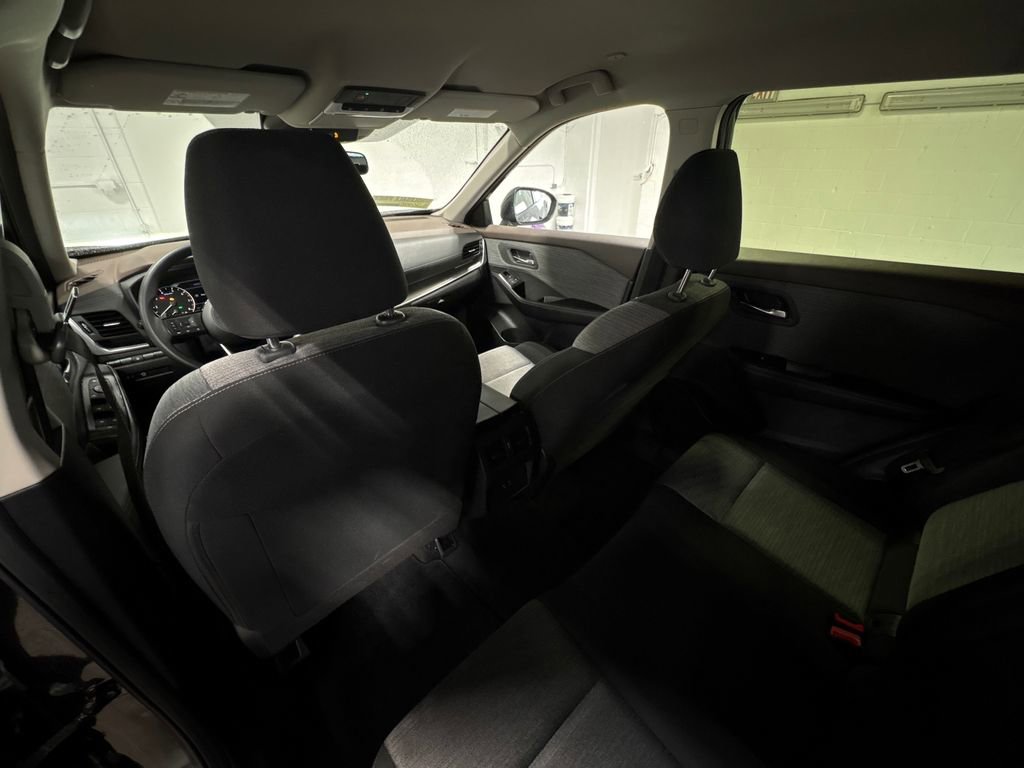 Used 2023 Nissan Rogue SV image 30