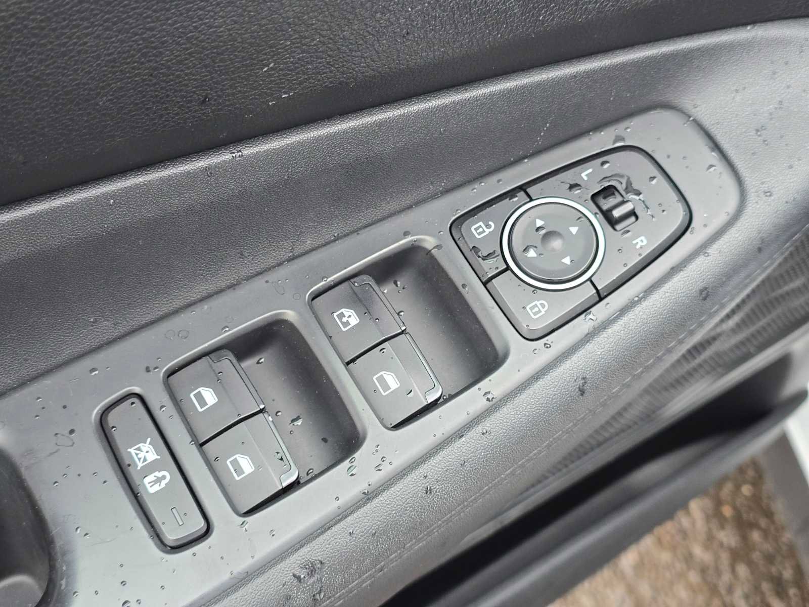 Used 2019 Hyundai Santa Fe SE image 25