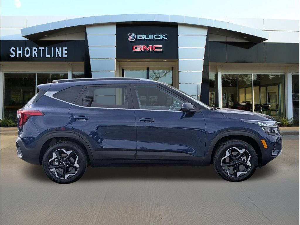 Used 2025 Kia Seltos EX AWD/4WD image 2