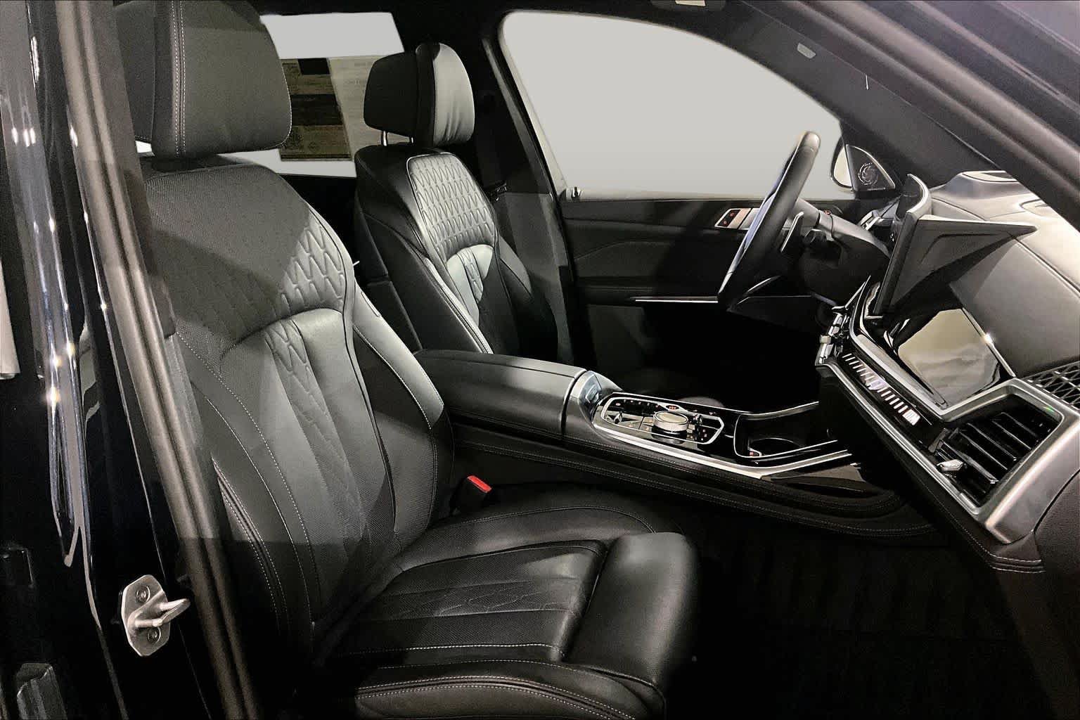 Certified 2025 BMW X7 M60i AWD/4WD image 7