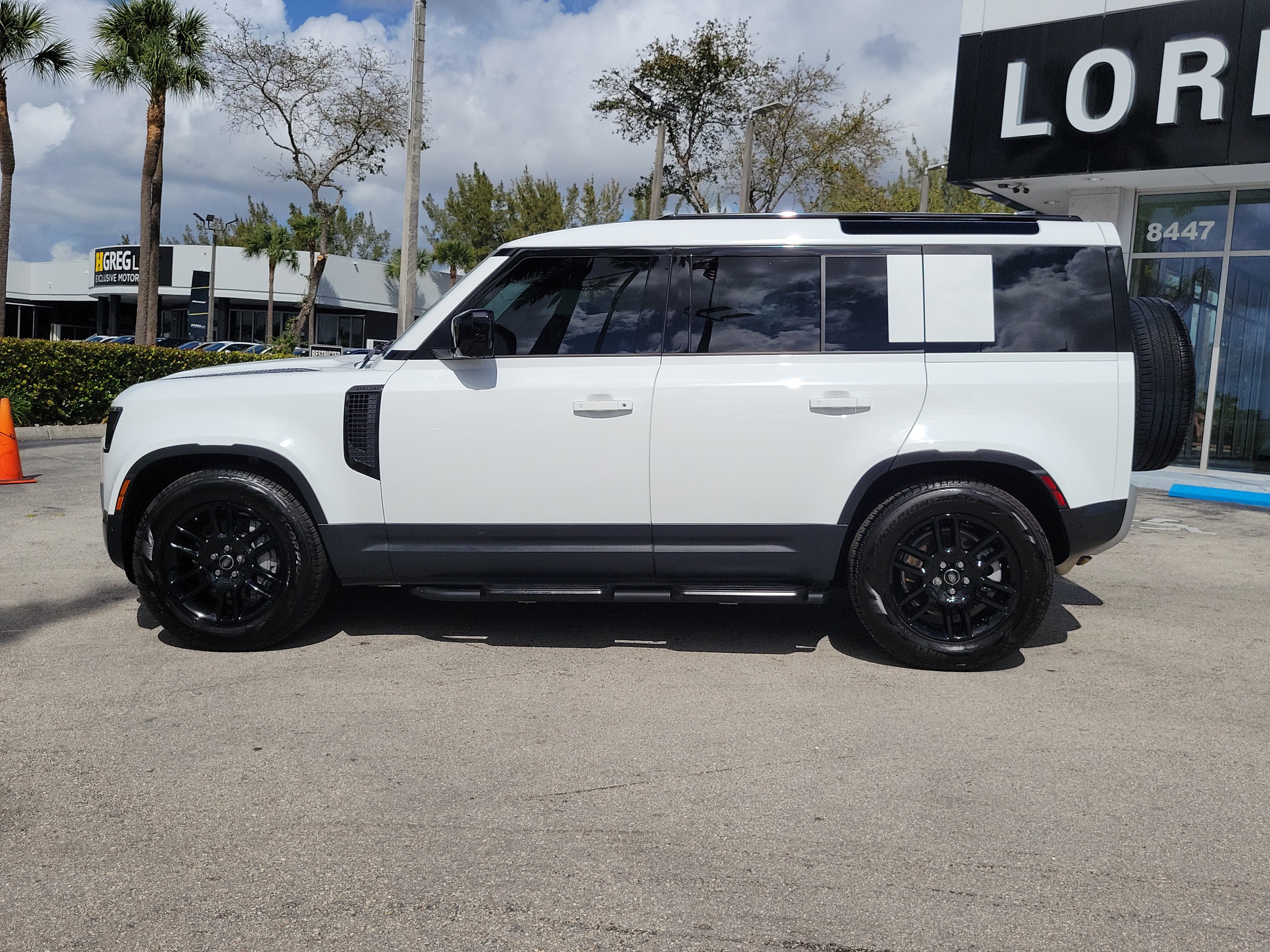 Used 2025 Land Rover Defender 110 S image 8