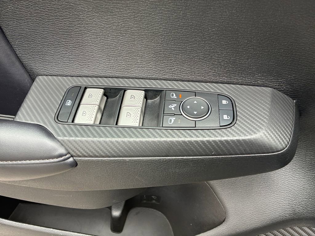 Used 2024 Mitsubishi Outlander SE image 25