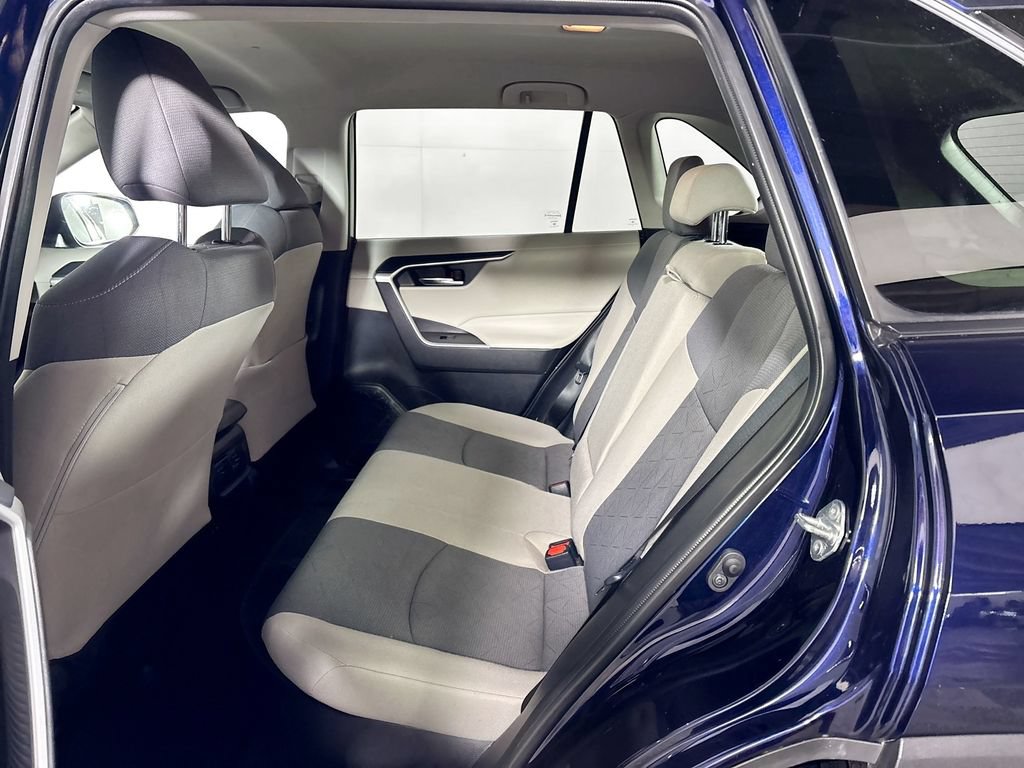 Used 2020 Toyota RAV4 XLE AWD/4WD image 19