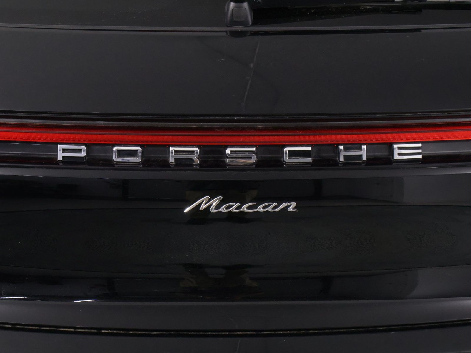 Certified 2023 Porsche Macan AWD/4WD image 22