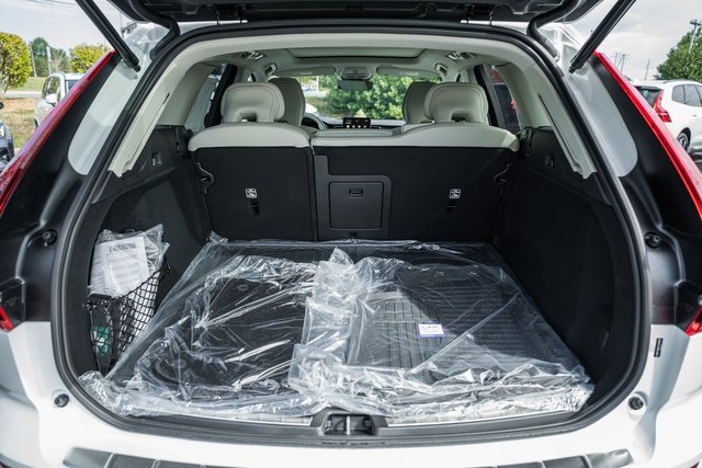 New 2026 Volvo XC60 B5 Ultra w/ Protection Package Premier image 9