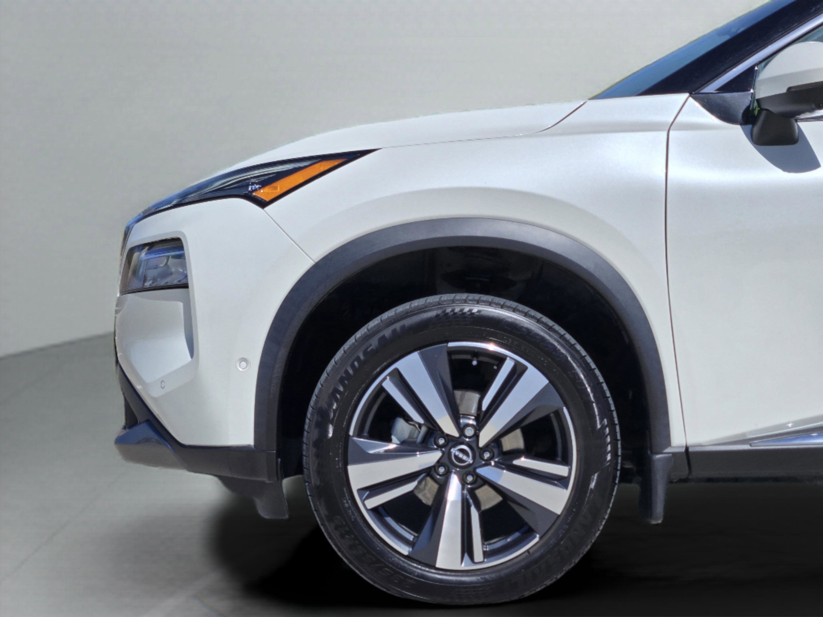 Used 2023 Nissan Rogue SL w/ SL Premium Package image 10