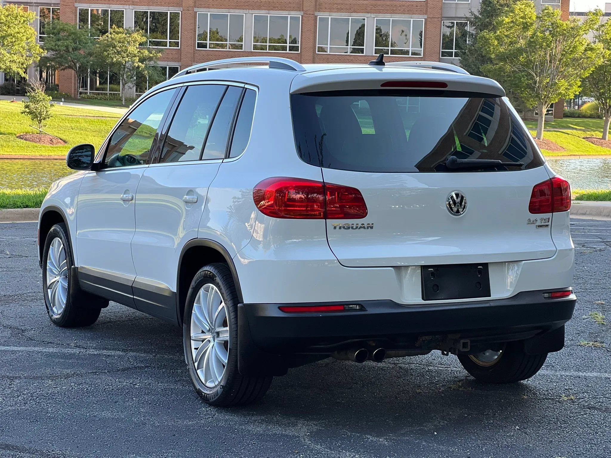 Used 2015 Volkswagen Tiguan SEL AWD/4WD image 3