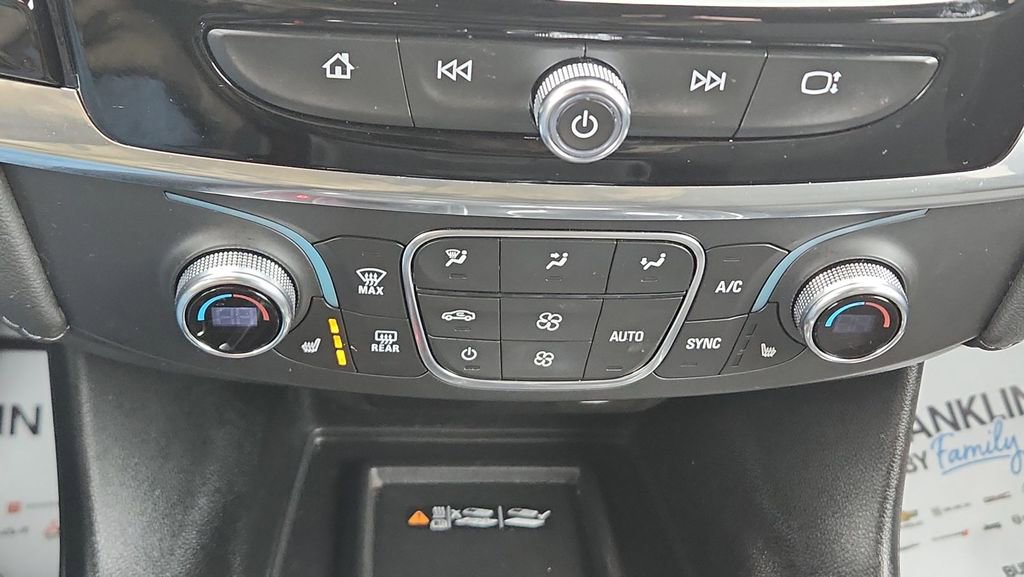 Used 2023 Chevrolet Traverse LT image 23