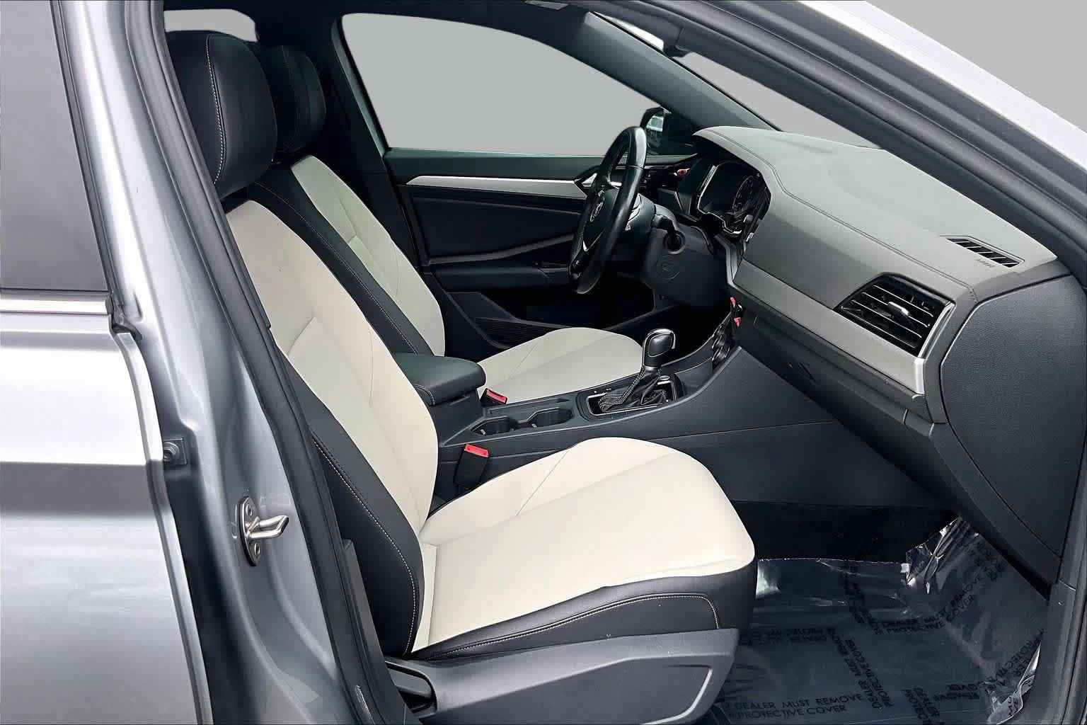 Used 2019 Volkswagen Jetta R-Line w/ R-Line Cold Weather Package FWD image 8