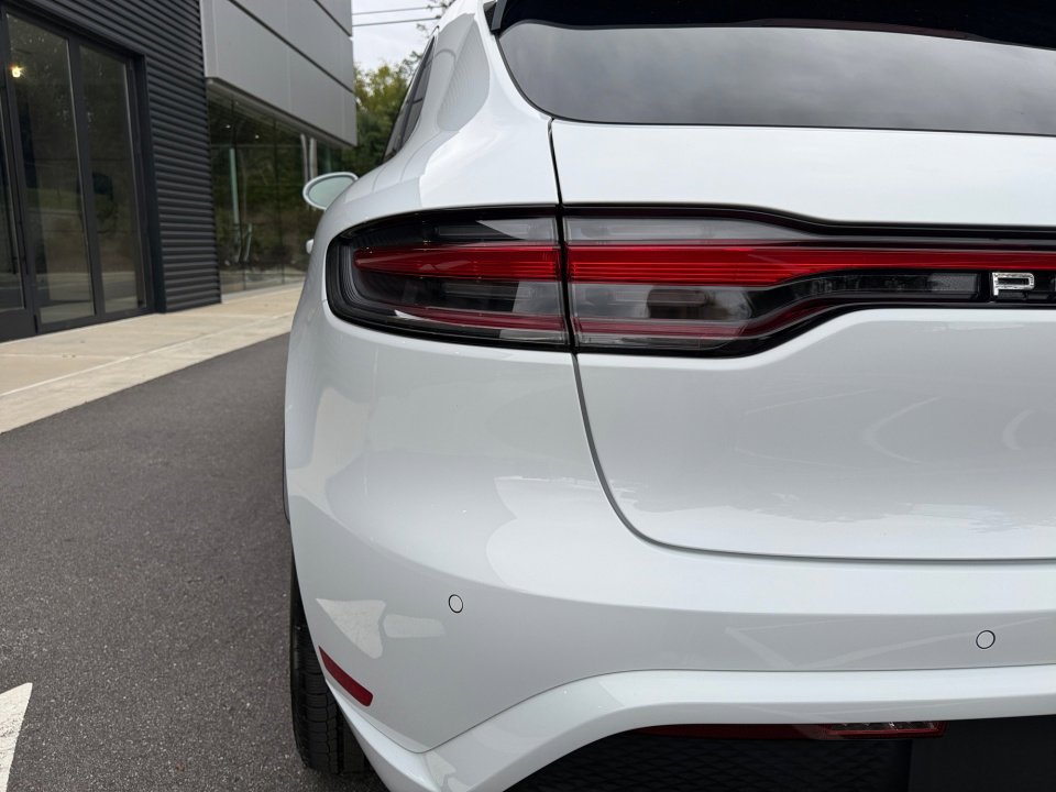 Certified 2025 Porsche Macan image 14