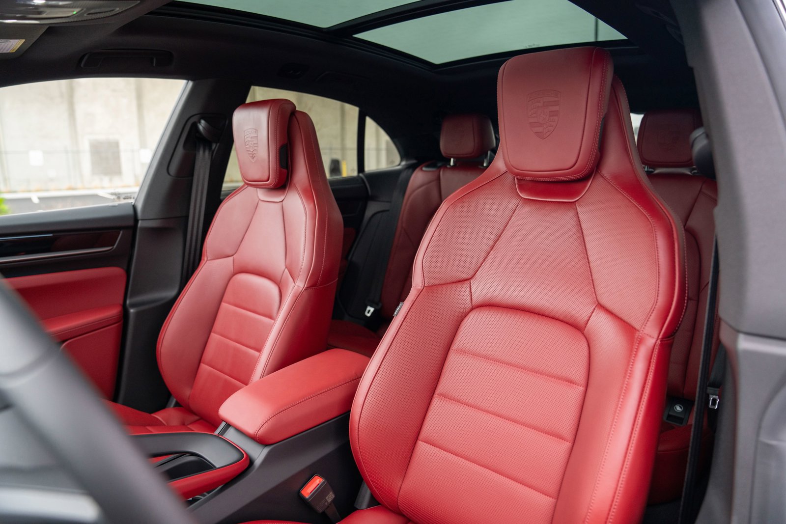 New 2026 Porsche Macan 4S Electric AWD/4WD image 5