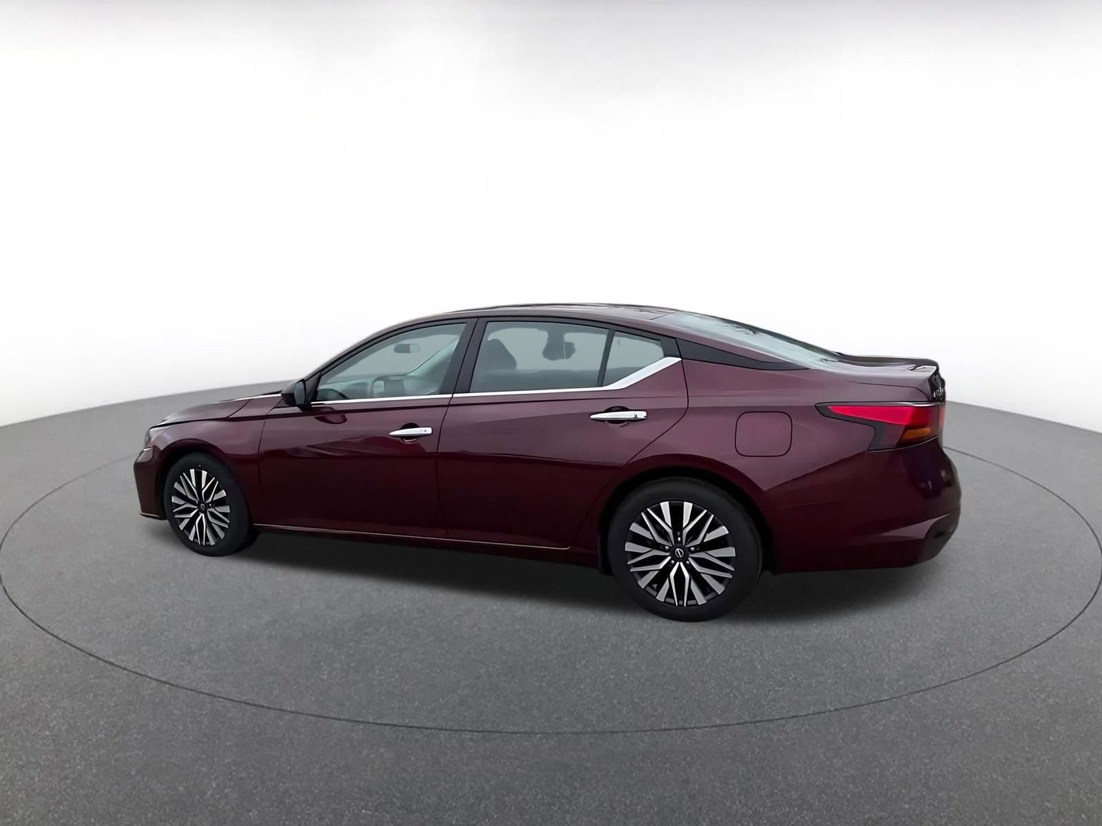 Used 2025 Nissan Altima 2.5 SV image 10