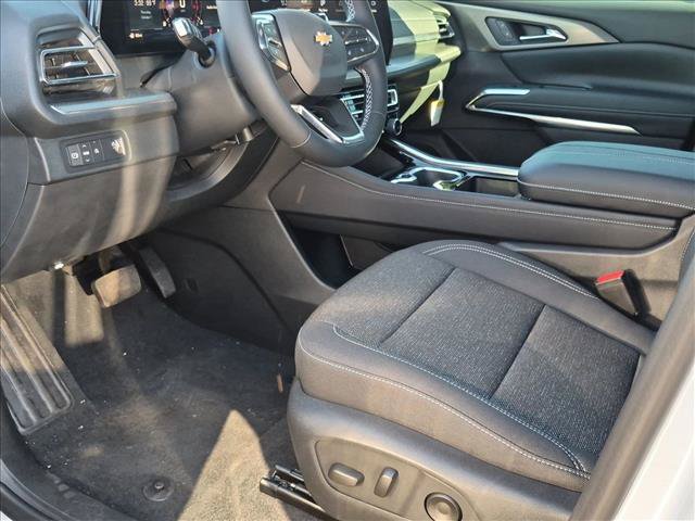 New 2027 Chevrolet Traverse LT FWD image 4