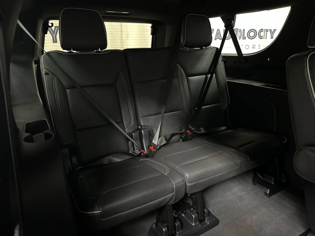 Used 2025 Chevrolet Suburban Premier AWD/4WD image 22