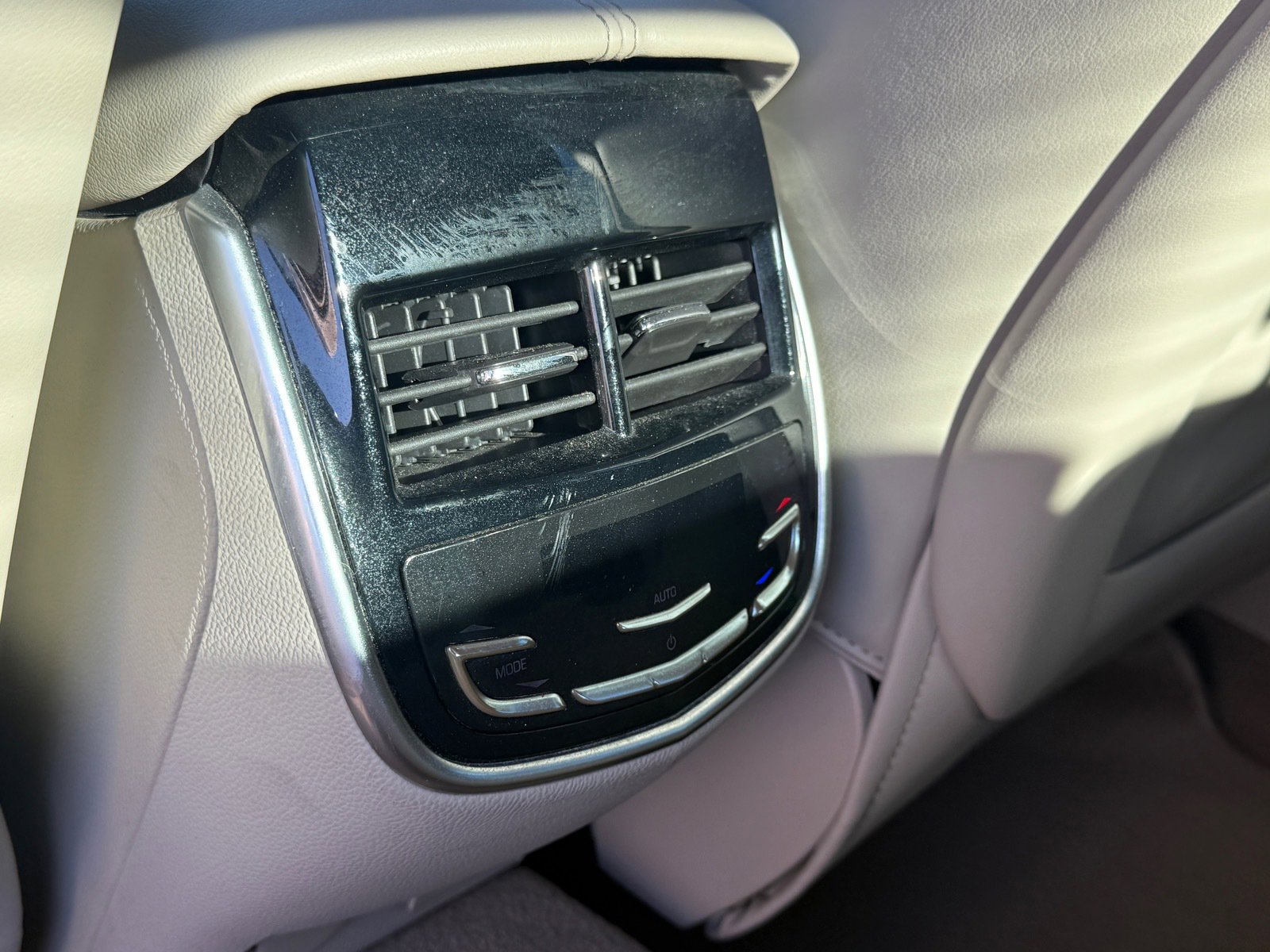 Used 2014 Cadillac XTS Premium image 24