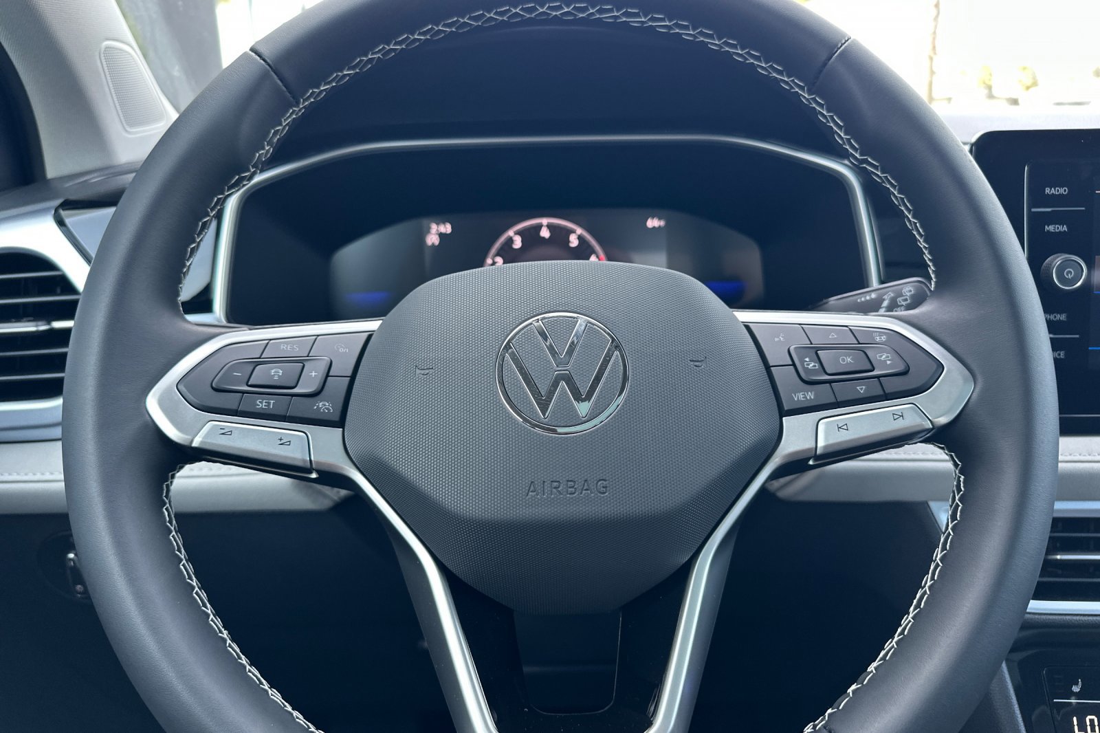 New 2026 Volkswagen Taos SE image 23