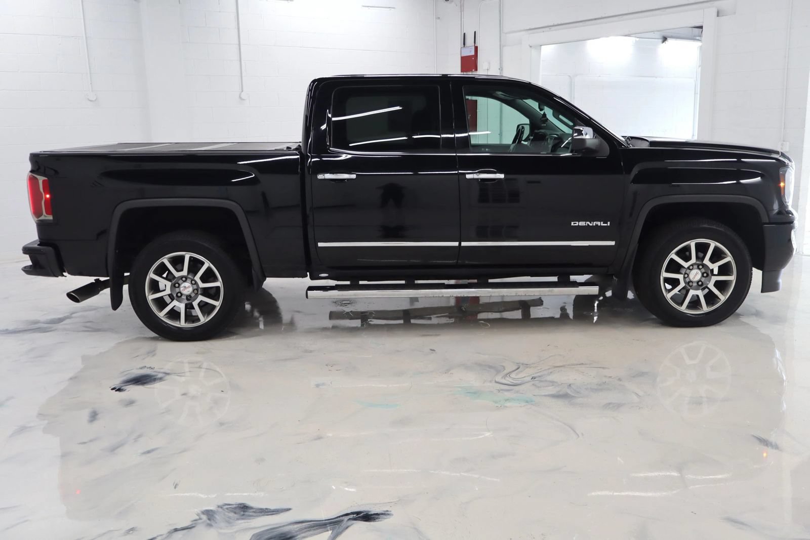 Used 2016 GMC Sierra 1500 Denali w/ Enhanced Driver Alert Package AWD/4WD image 8