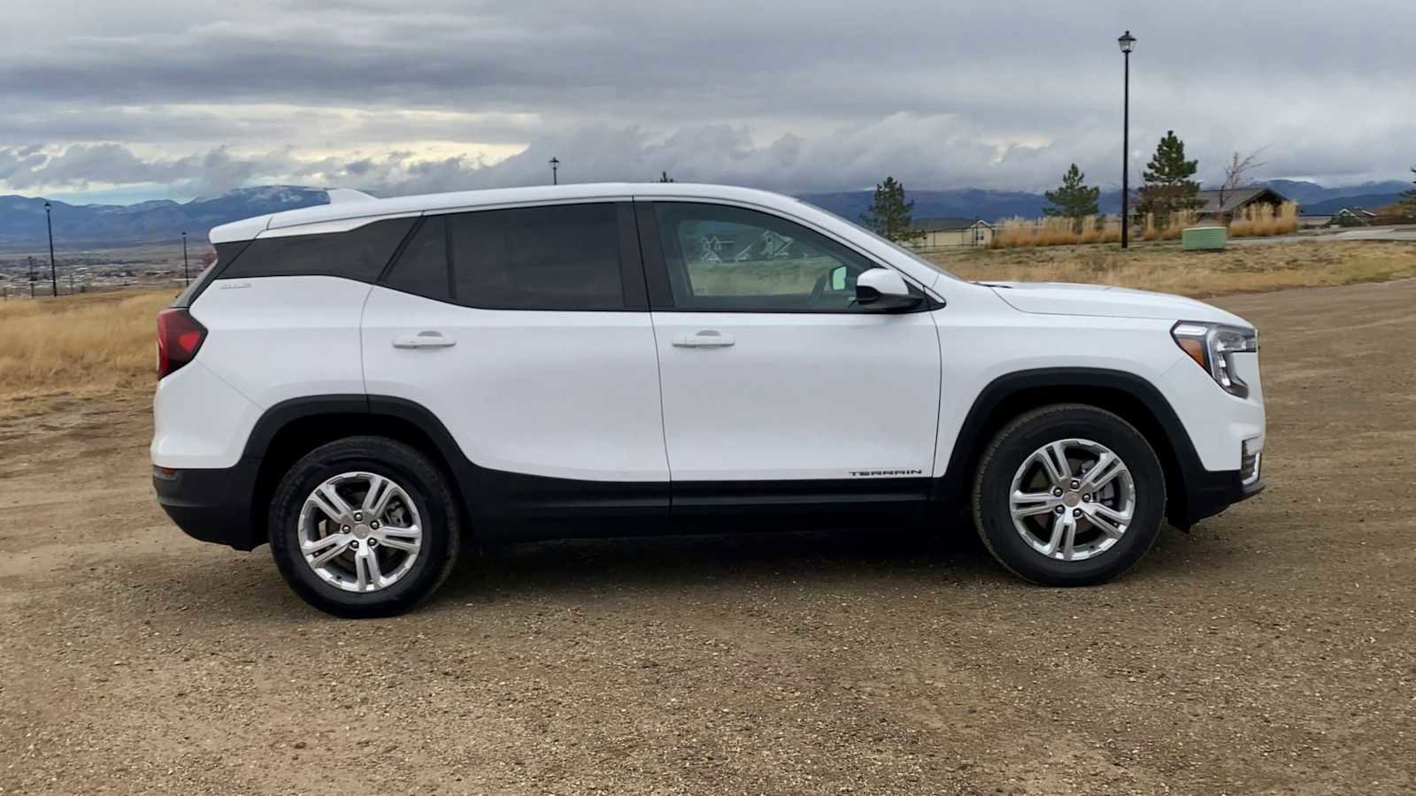 Used 2024 GMC Terrain SLE image 9