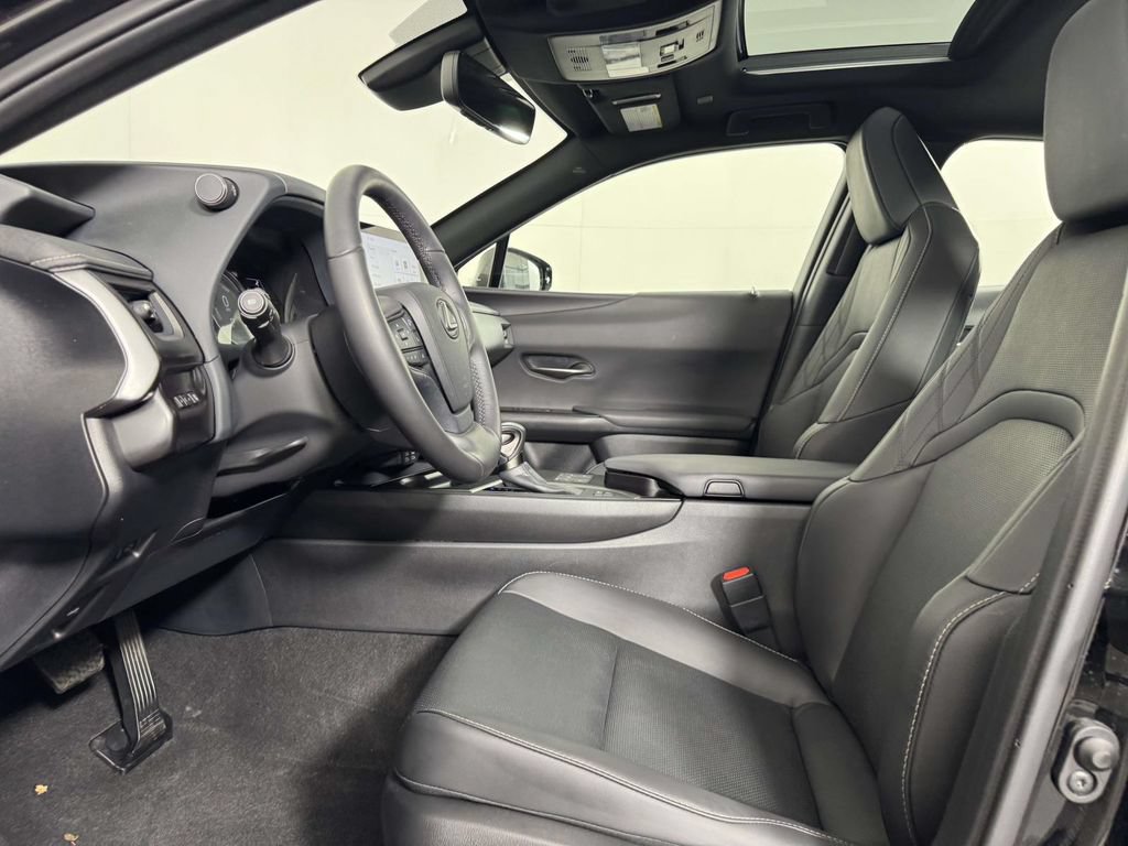 Used 2024 Lexus UX 250h AWD w/ Premium Package image 4
