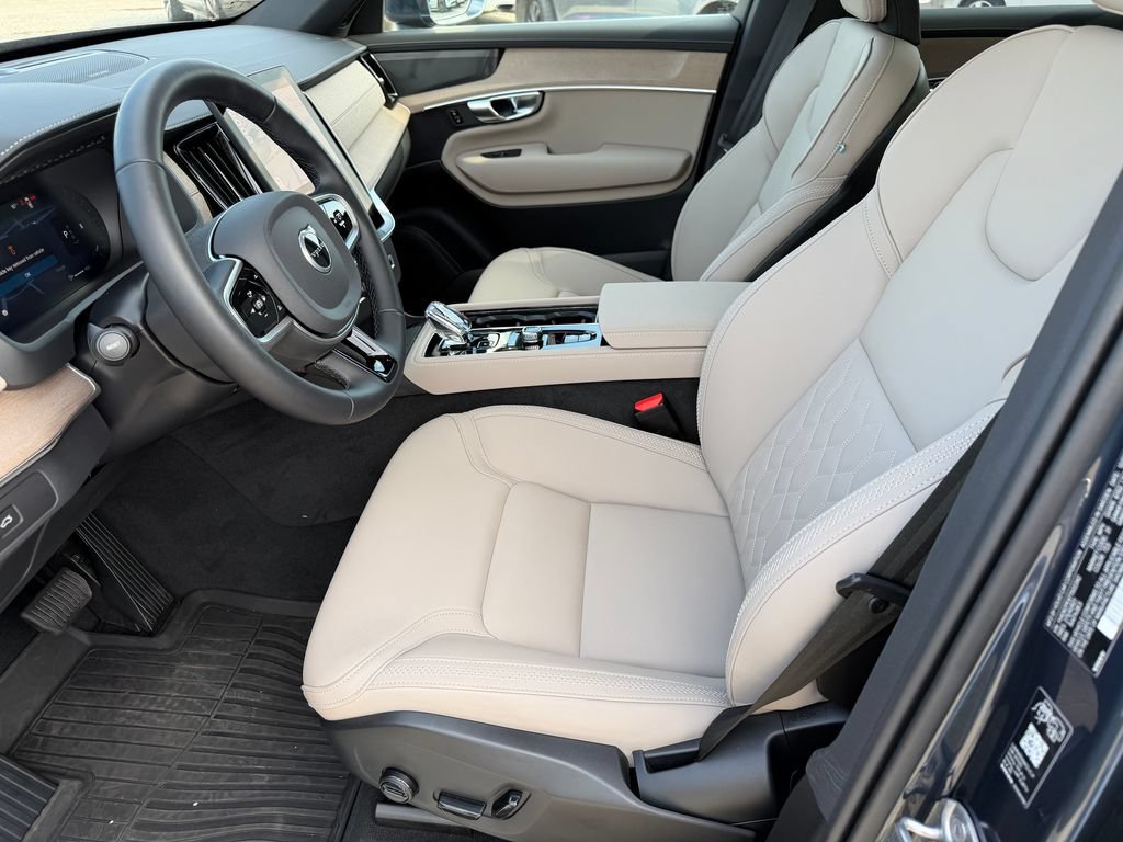 New 2026 Volvo XC90 B6 Plus w/ Protection Package Premier AWD/4WD image 16