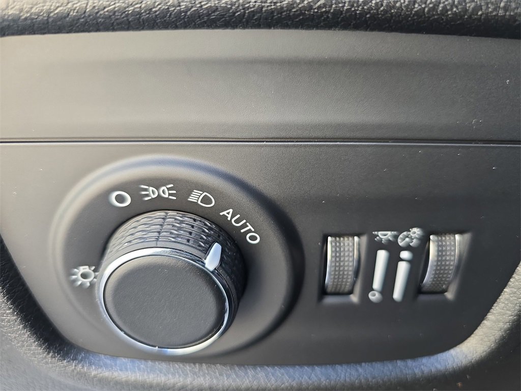 New 2025 Jeep Grand Cherokee Altitude image 26