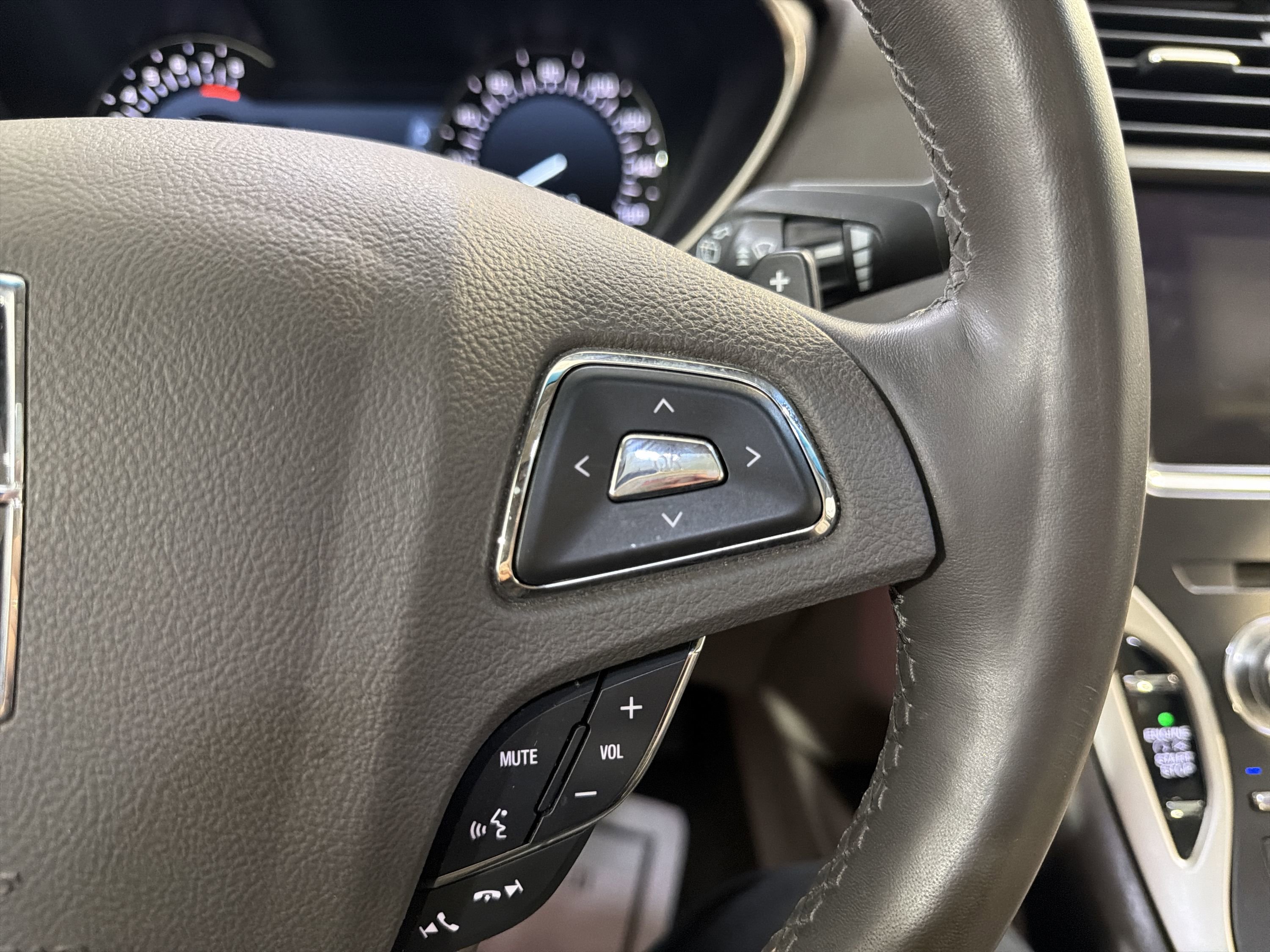 Used 2018 Lincoln MKX Reserve w/ Driver Assistance Package FWD image 15