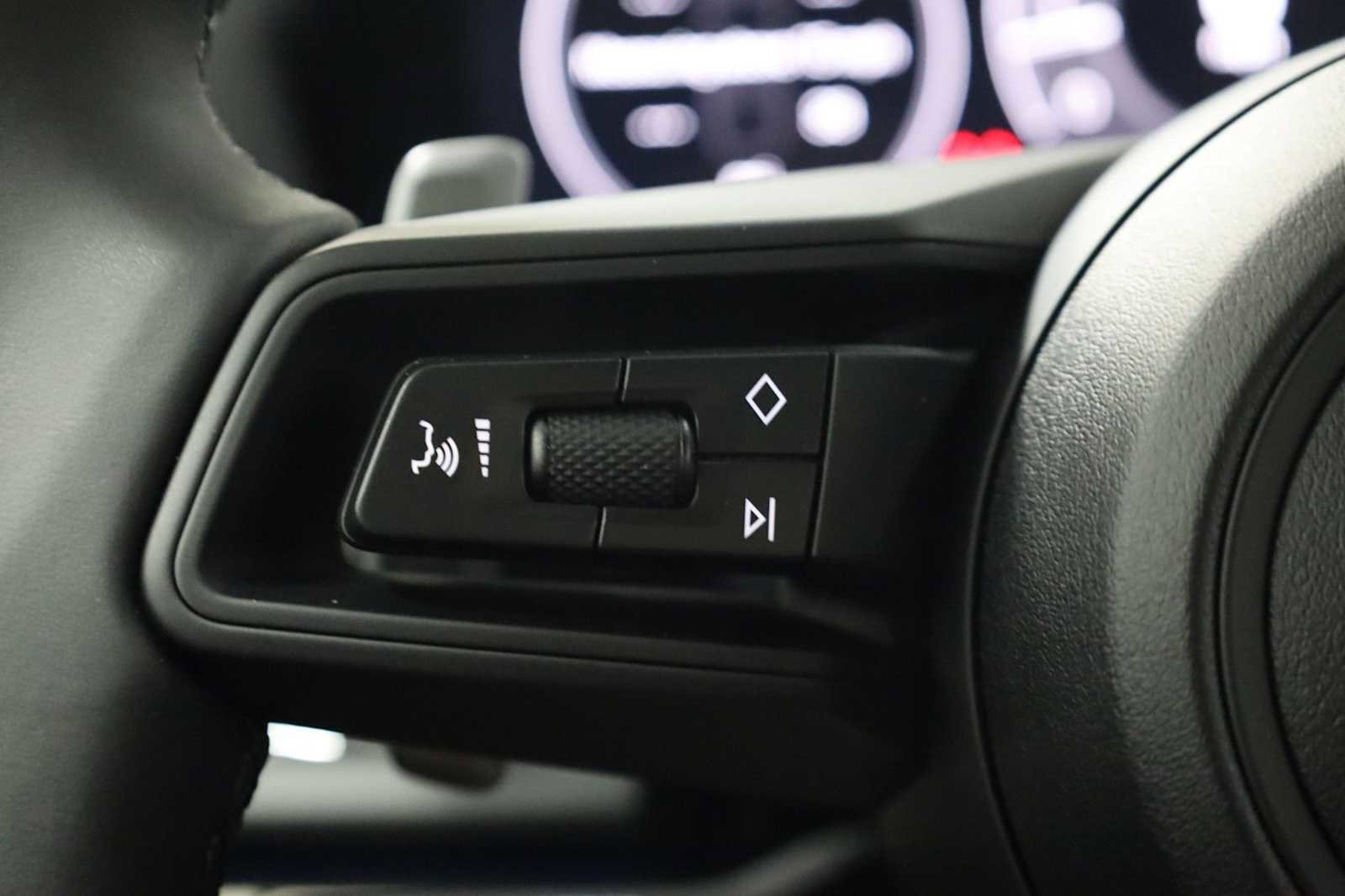 Used 2025 Porsche Panamera 4 image 25