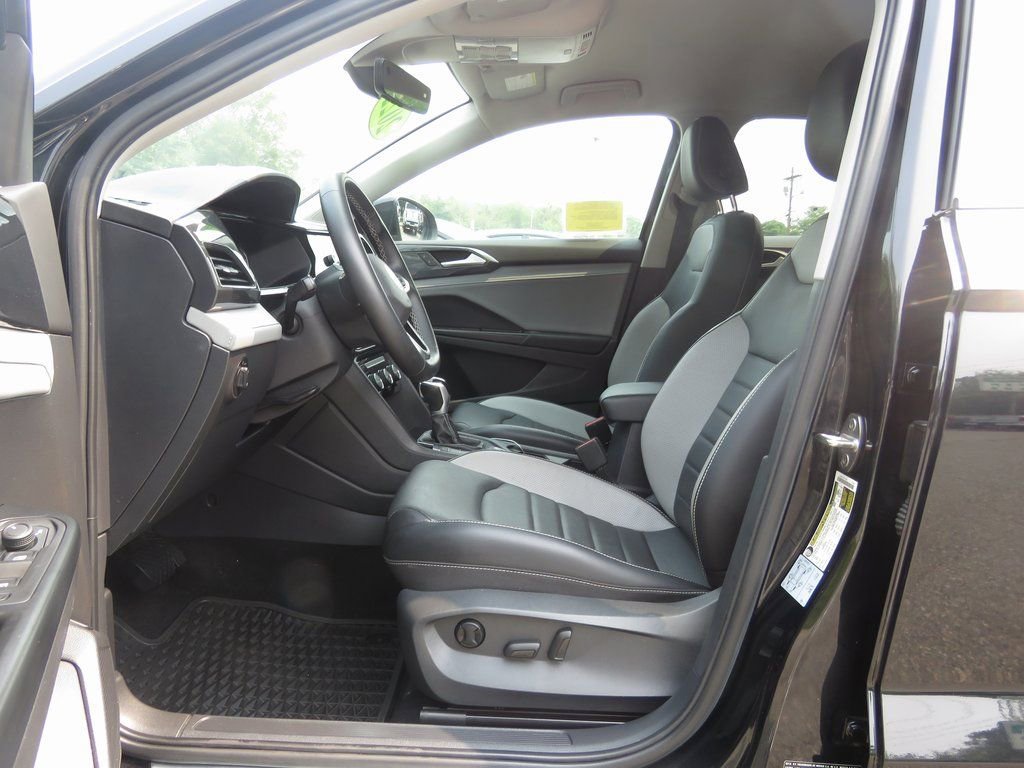 Used 2022 Volkswagen Taos SEL image 11