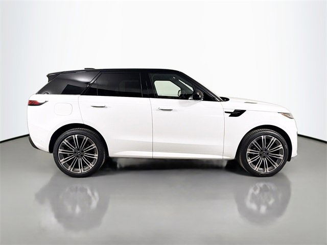 New 2025 Land Rover Range Rover Sport Dynamic SE image 4