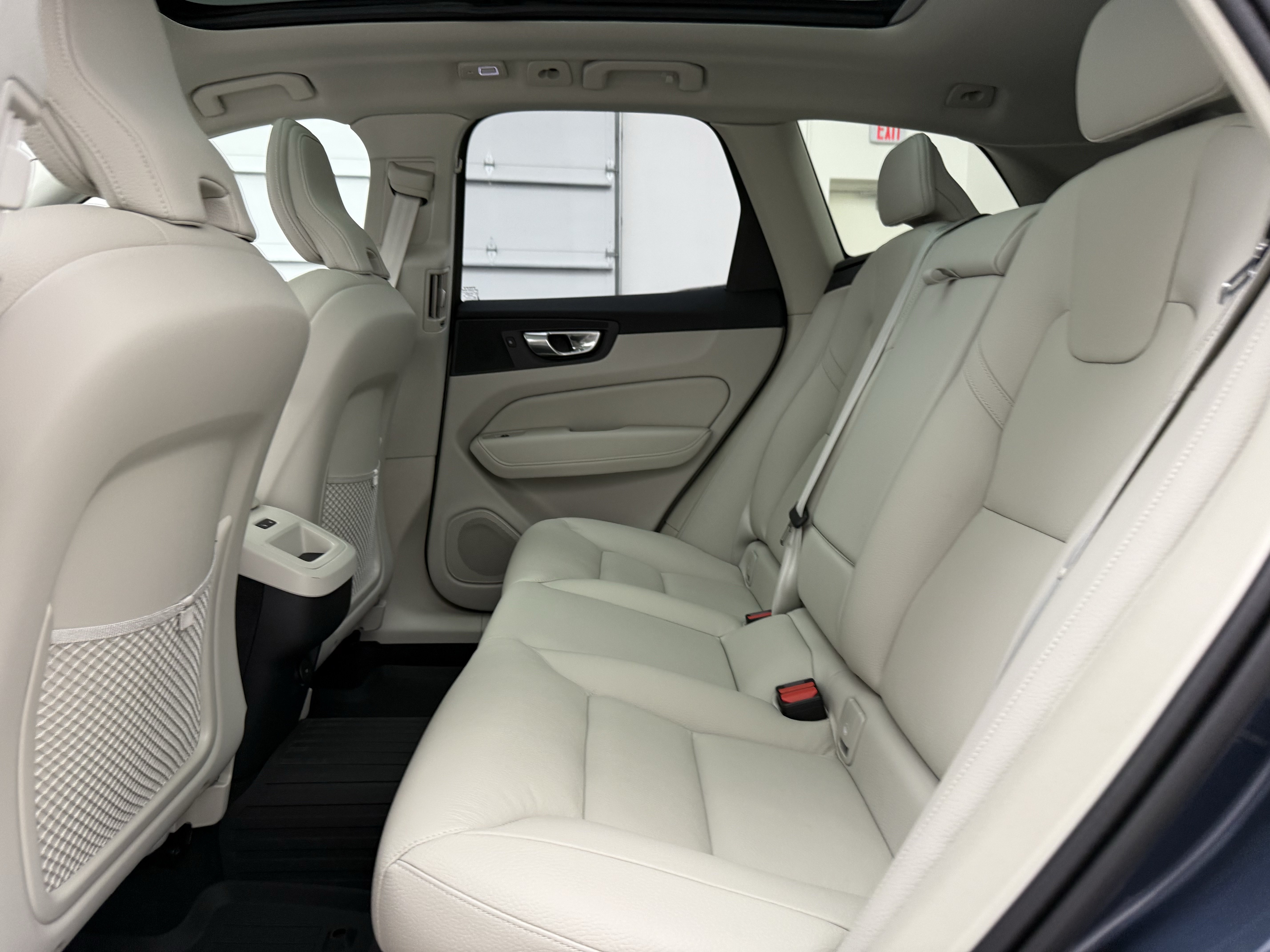 Certified 2025 Volvo XC60 B5 Plus w/ Protection Package Premier AWD/4WD image 25