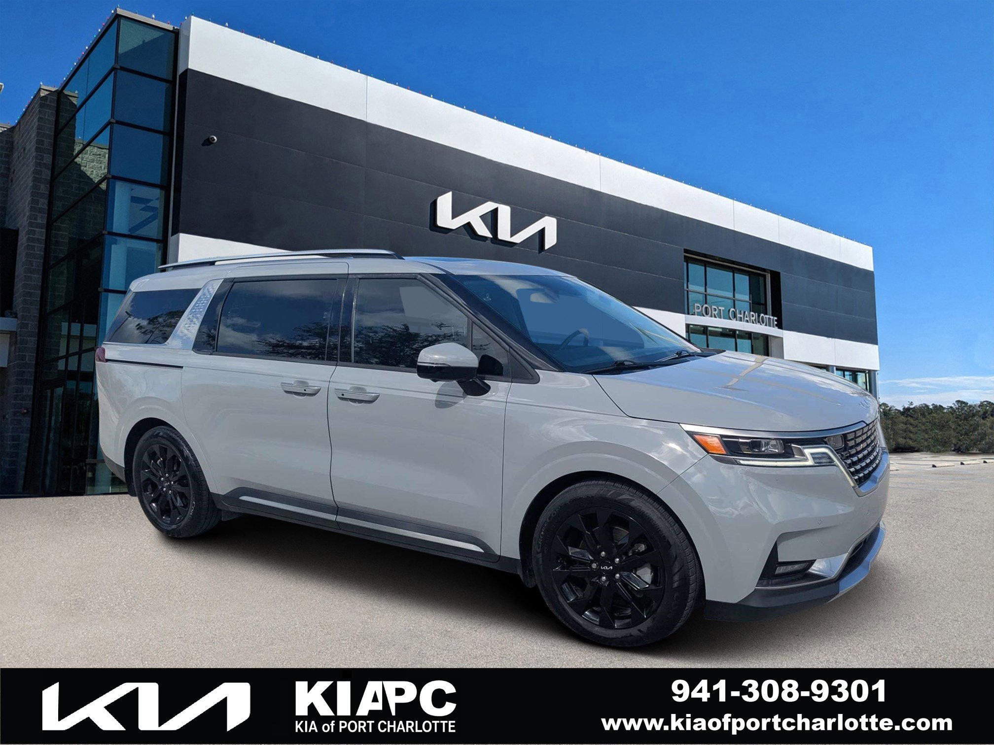 Used 2023 Kia Carnival SX Prestige FWD image 1