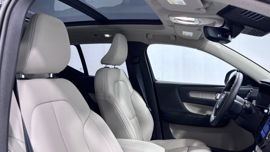 Certified 2023 Volvo XC40 B5 Ultimate w/ Protection Package Premier AWD/4WD image 19