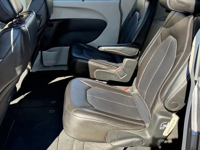 Used 2023 Chrysler Pacifica Touring-L image 21