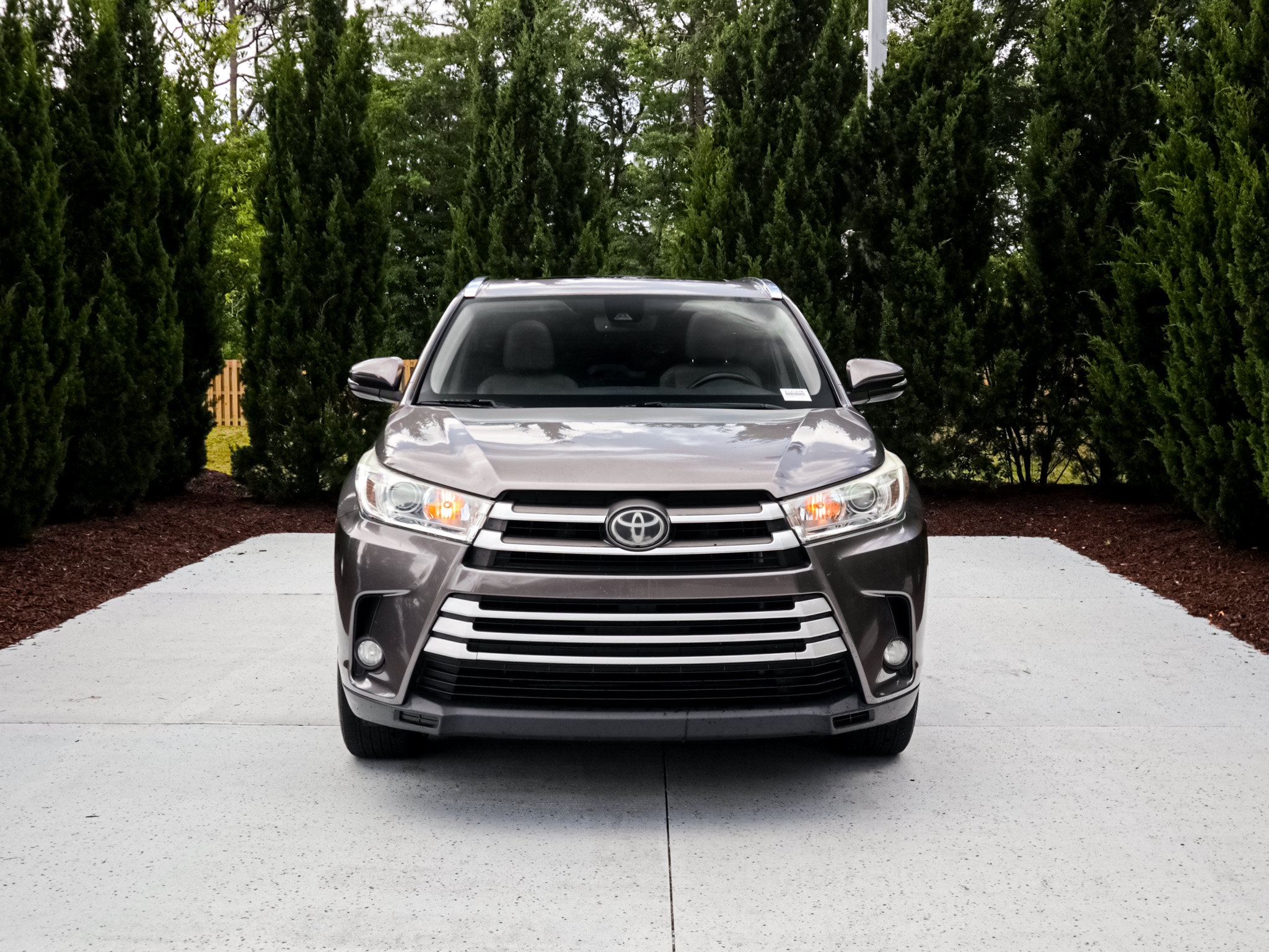 Used 2018 Toyota Highlander XLE FWD image 3