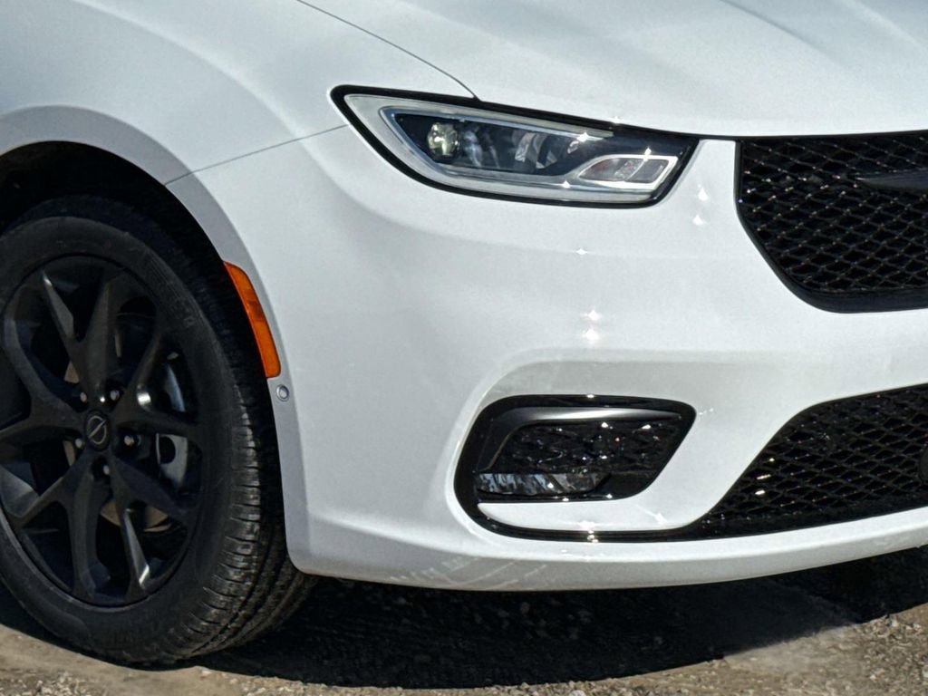 New 2026 Chrysler Pacifica Limited w/ S Appearance Package image 5