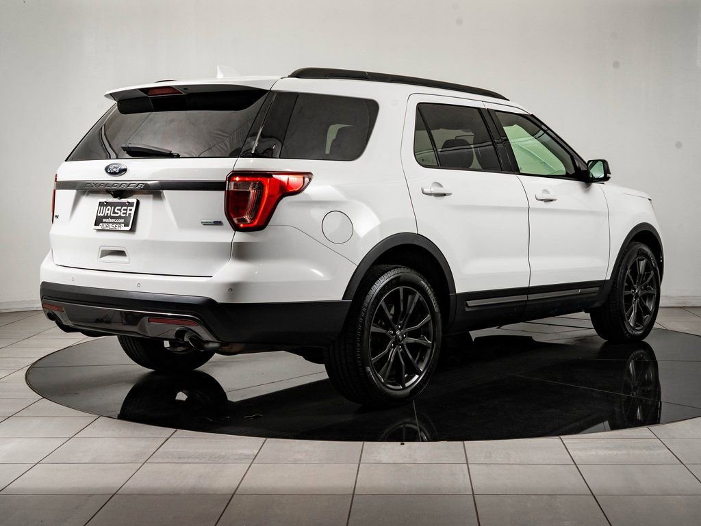 Used 2017 Ford Explorer XLT w/ Equipment Group 202A image 10